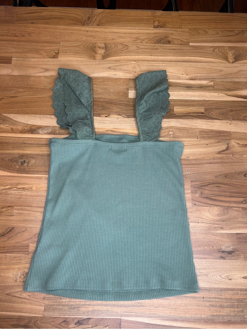 Gap Green Ribbed Eyelet Ruffle Strap Tank Top – Size M - Picture 5 of 5